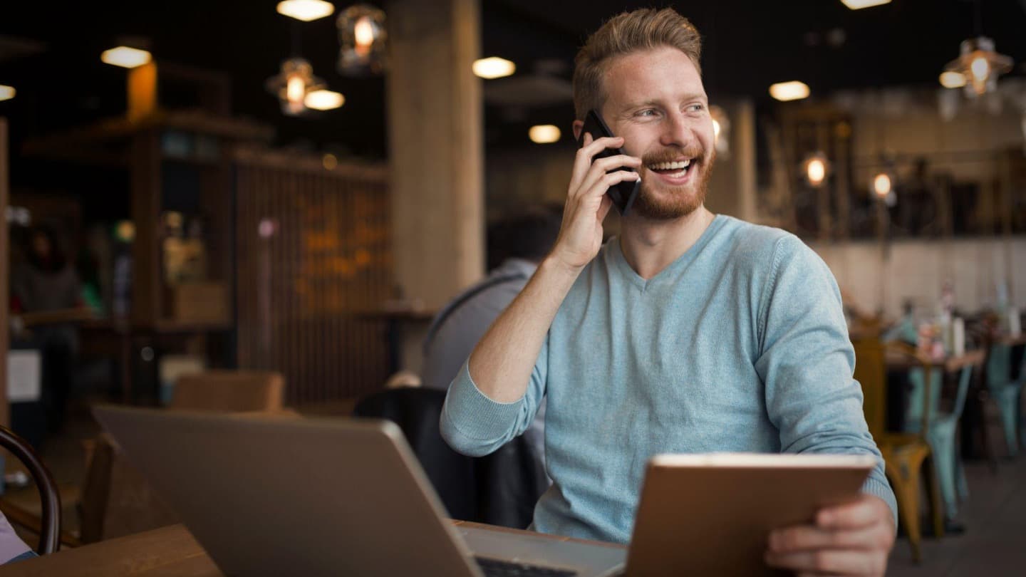 Profissional usando a plataforma AUTRA